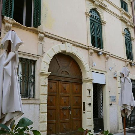 Gabrielli Rooms Et Apartments Sant Antonio Alloggio 4 M0230914084 เวโรนา ภายนอก รูปภาพ