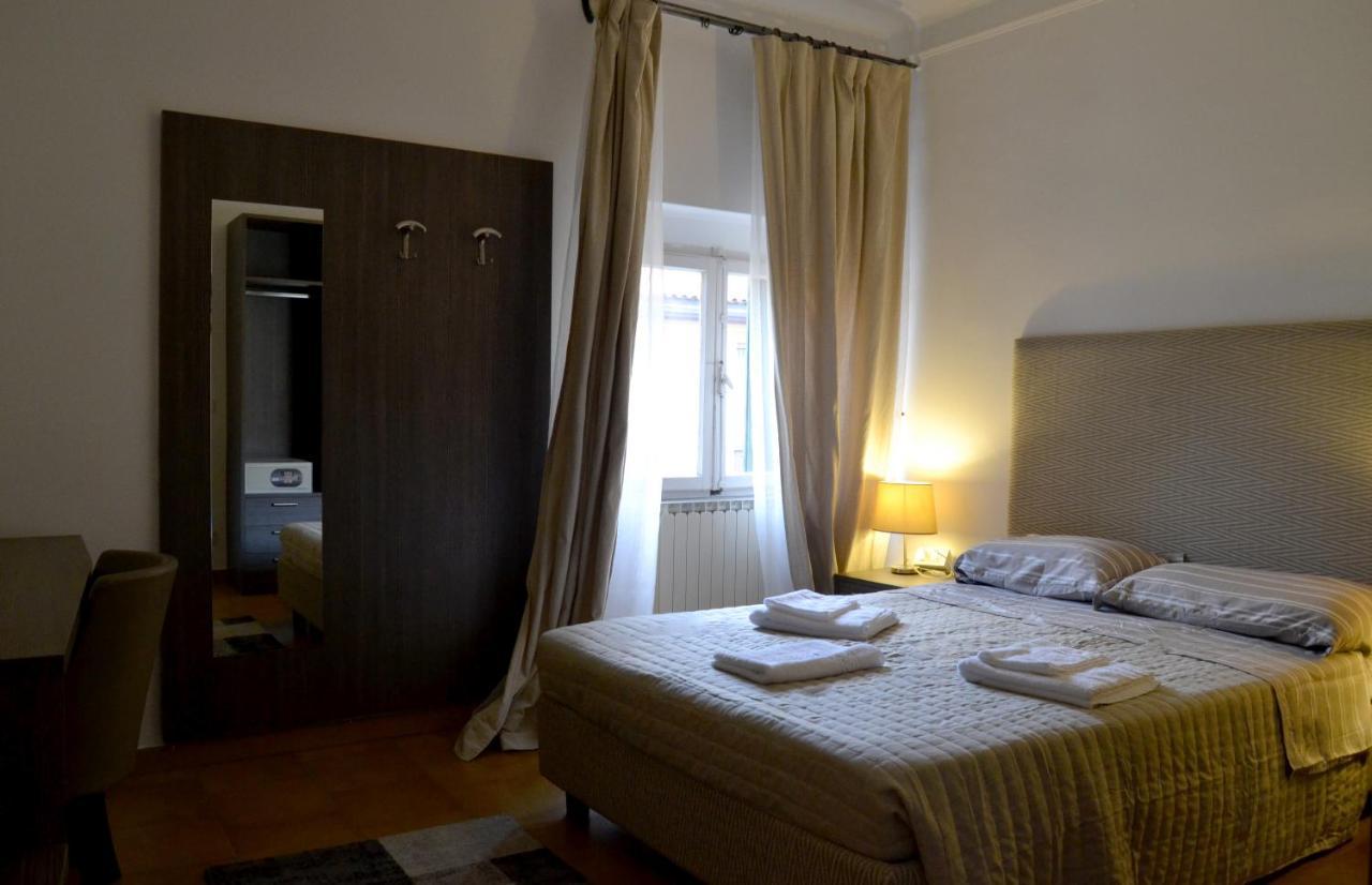 Gabrielli Rooms Et Apartments Sant Antonio Alloggio 4 M0230914084 เวโรนา ภายนอก รูปภาพ